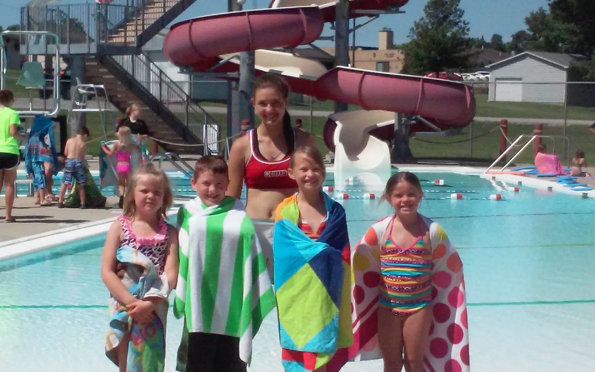 Image of 4 girls and 1 boy at pool